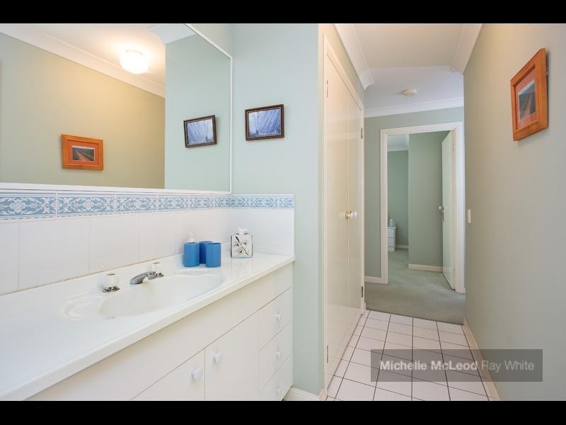 4 Jessamine Court, Kenmore QLD 4069