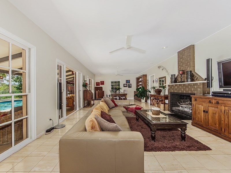 196 Greentrees Avenue, Kenmore Hills QLD 4069