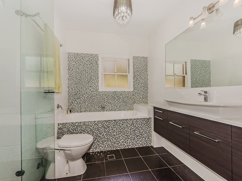 196 Greentrees Avenue, Kenmore Hills QLD 4069