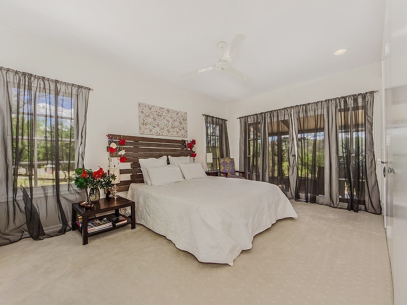 196 Greentrees Avenue, Kenmore Hills QLD 4069