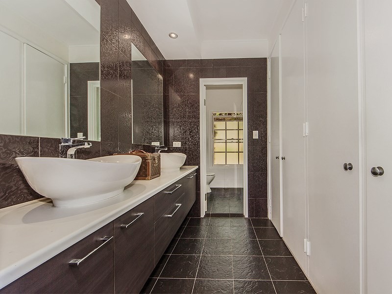 196 Greentrees Avenue, Kenmore Hills QLD 4069