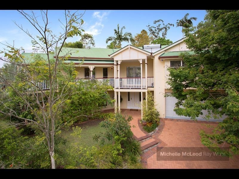 8 Kagoola Close, Chapel Hill QLD 4069