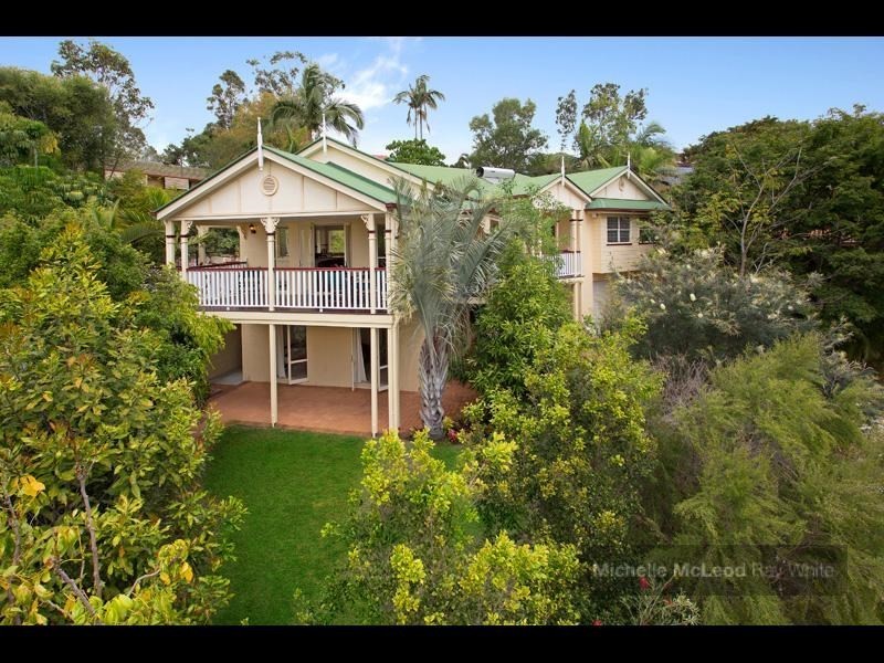 8 Kagoola Close, Chapel Hill QLD 4069