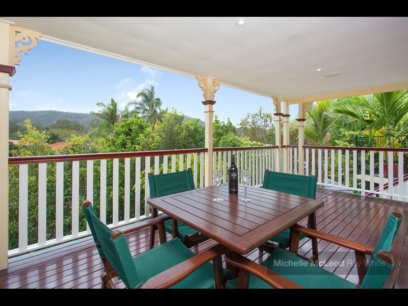 8 Kagoola Close, Chapel Hill QLD 4069