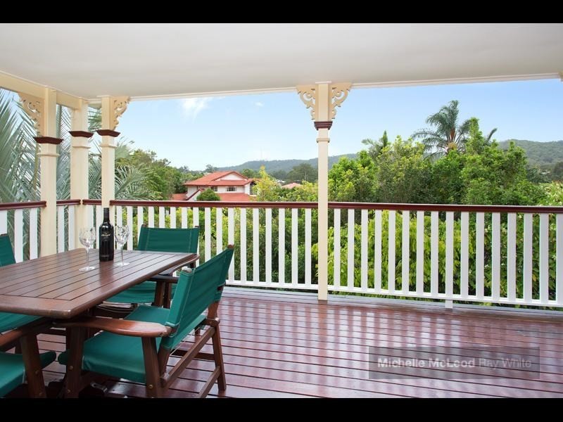 8 Kagoola Close, Chapel Hill QLD 4069