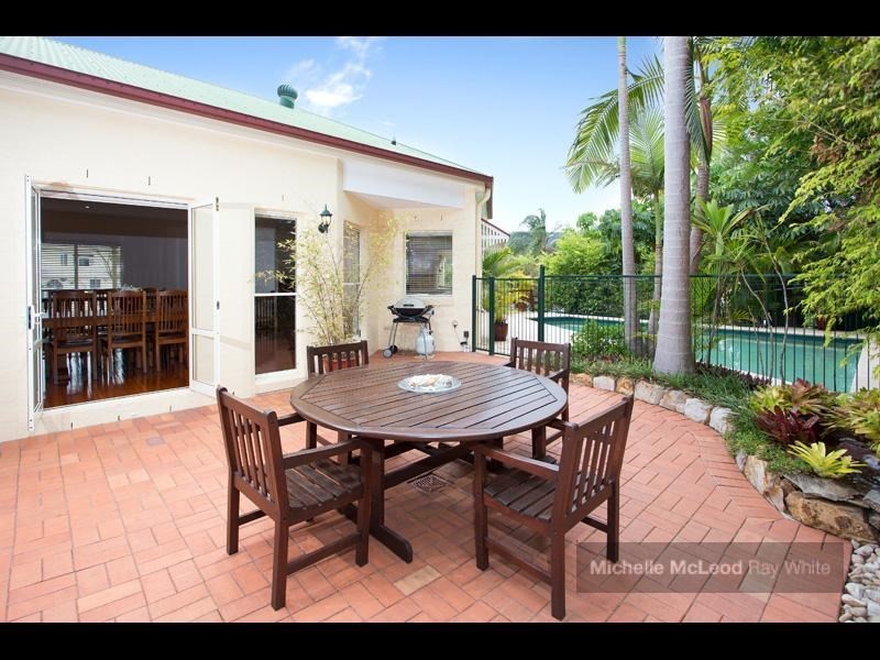 8 Kagoola Close, Chapel Hill QLD 4069