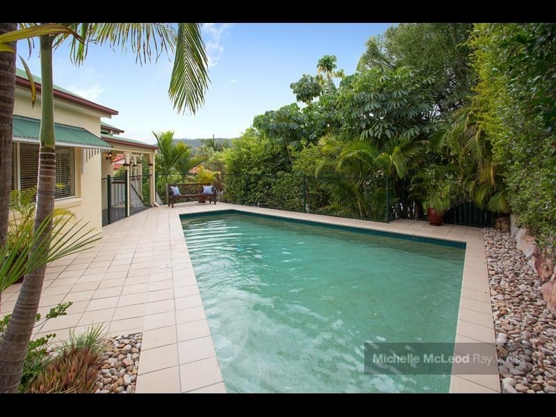8 Kagoola Close, Chapel Hill QLD 4069