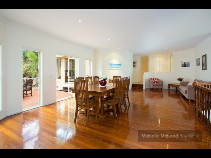 8 Kagoola Close, Chapel Hill QLD 4069