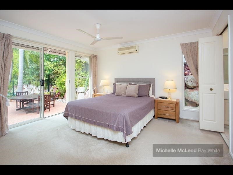 8 Kagoola Close, Chapel Hill QLD 4069