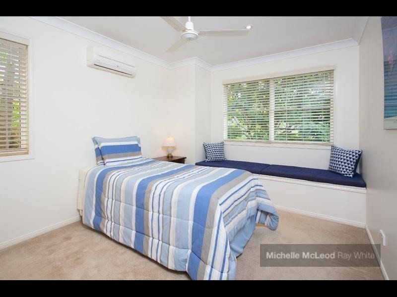 8 Kagoola Close, Chapel Hill QLD 4069