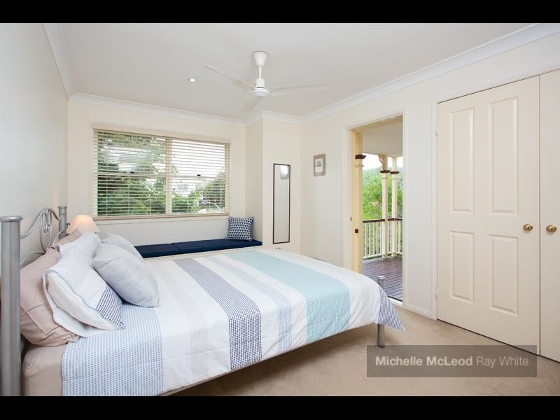 8 Kagoola Close, Chapel Hill QLD 4069