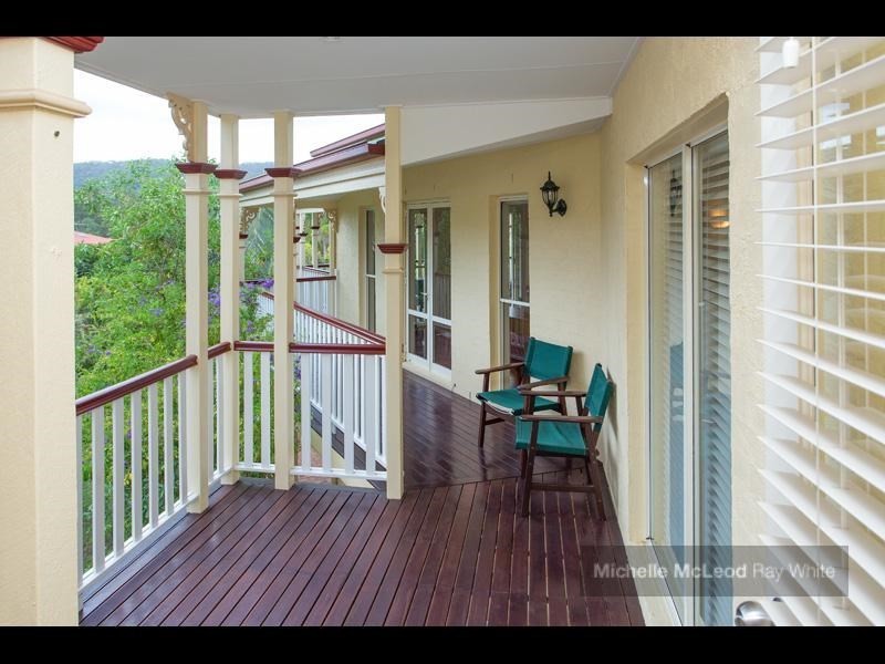 8 Kagoola Close, Chapel Hill QLD 4069