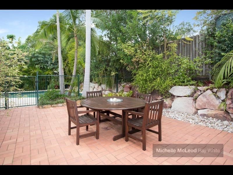 8 Kagoola Close, Chapel Hill QLD 4069