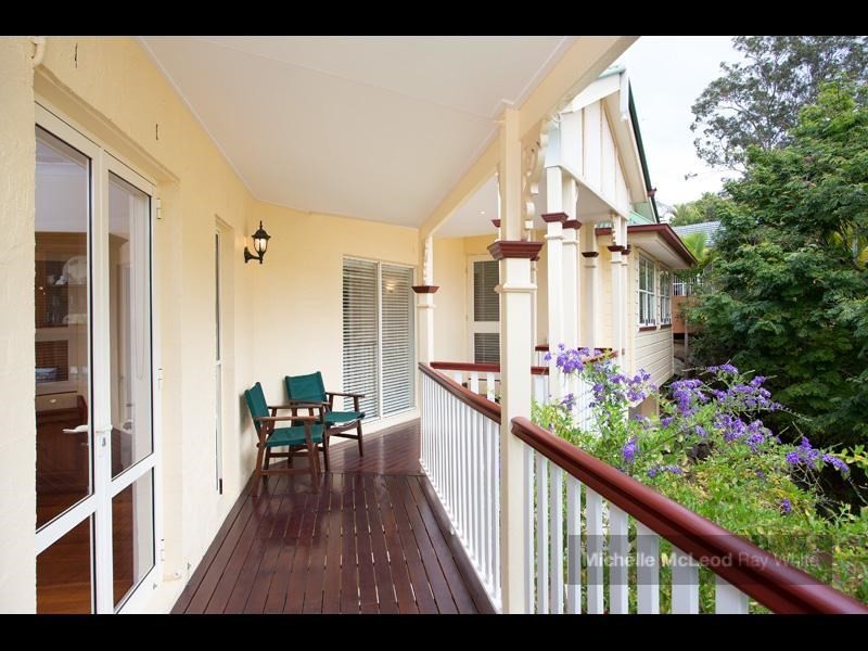 8 Kagoola Close, Chapel Hill QLD 4069