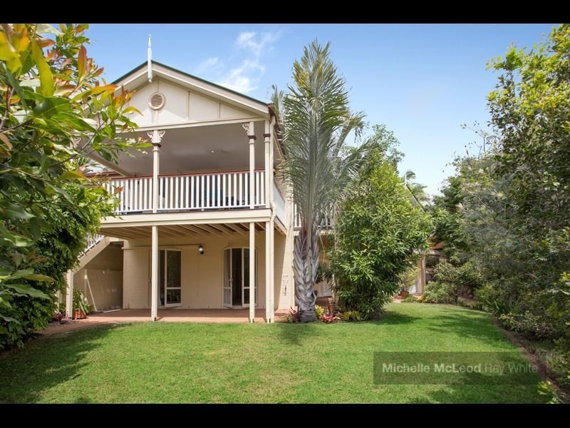 8 Kagoola Close, Chapel Hill QLD 4069