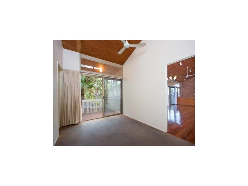 5 Marmindie Street, Chapel Hill QLD 4069