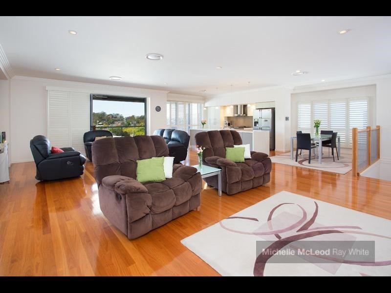 7 Tristania Road, Chapel Hill QLD 4069