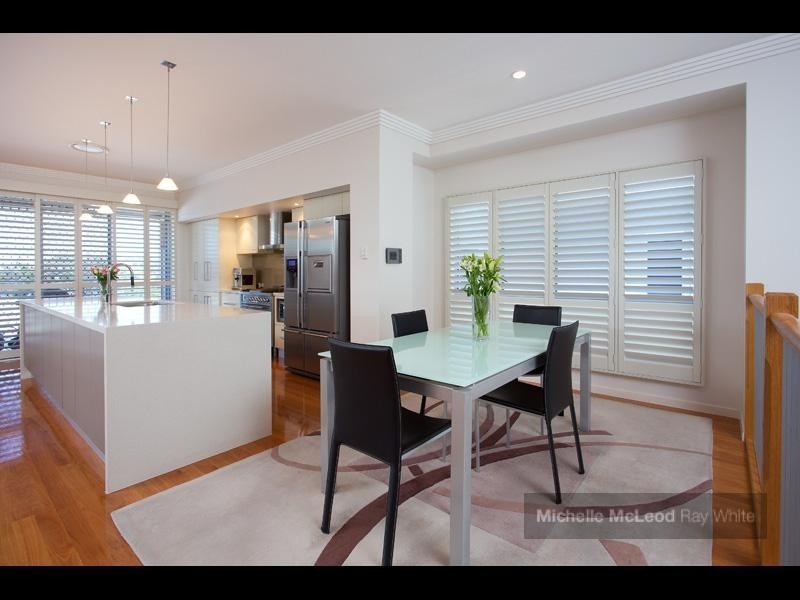 7 Tristania Road, Chapel Hill QLD 4069