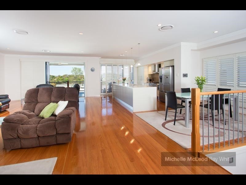 7 Tristania Road, Chapel Hill QLD 4069