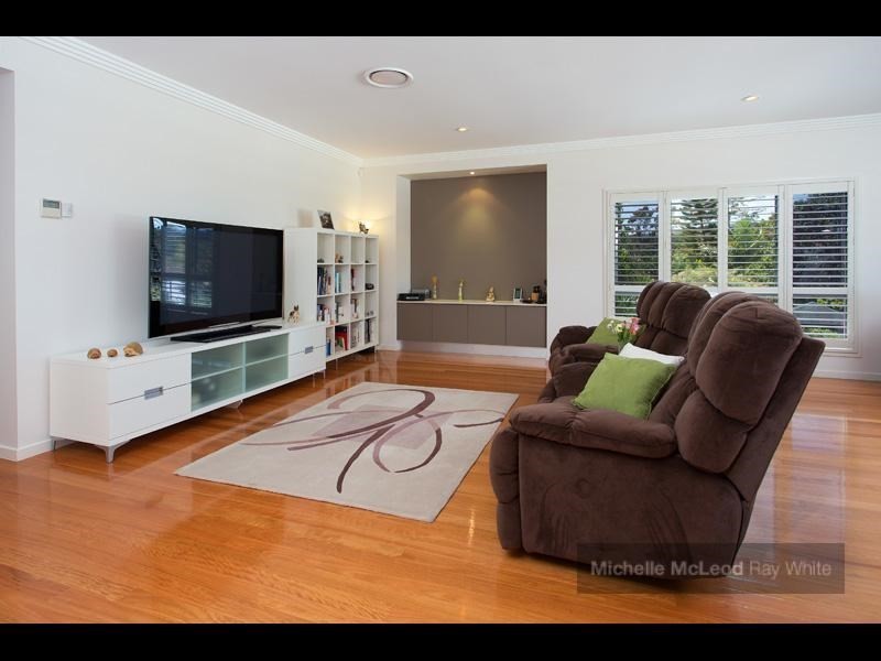 7 Tristania Road, Chapel Hill QLD 4069