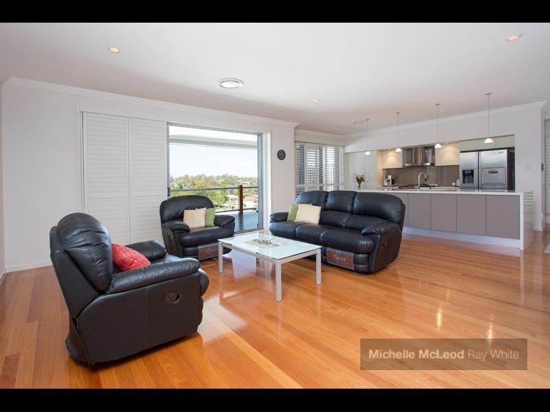 7 Tristania Road, Chapel Hill QLD 4069