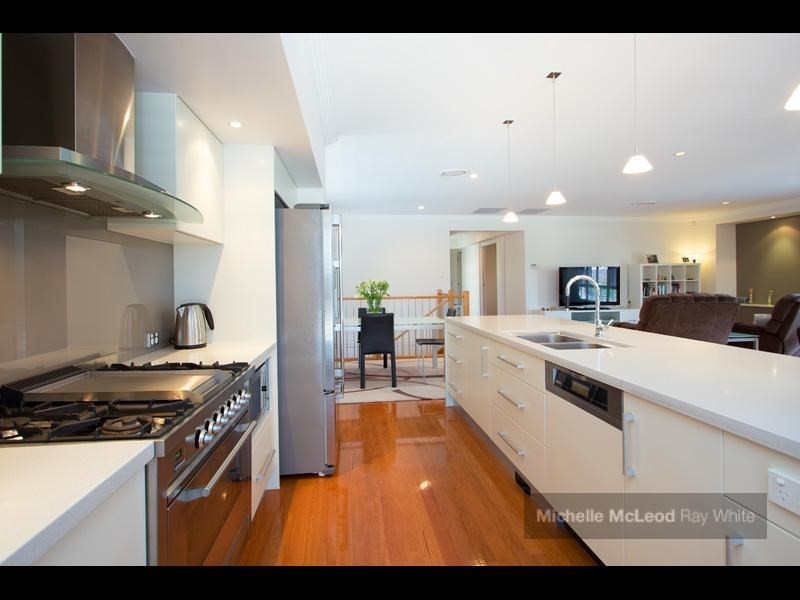 7 Tristania Road, Chapel Hill QLD 4069