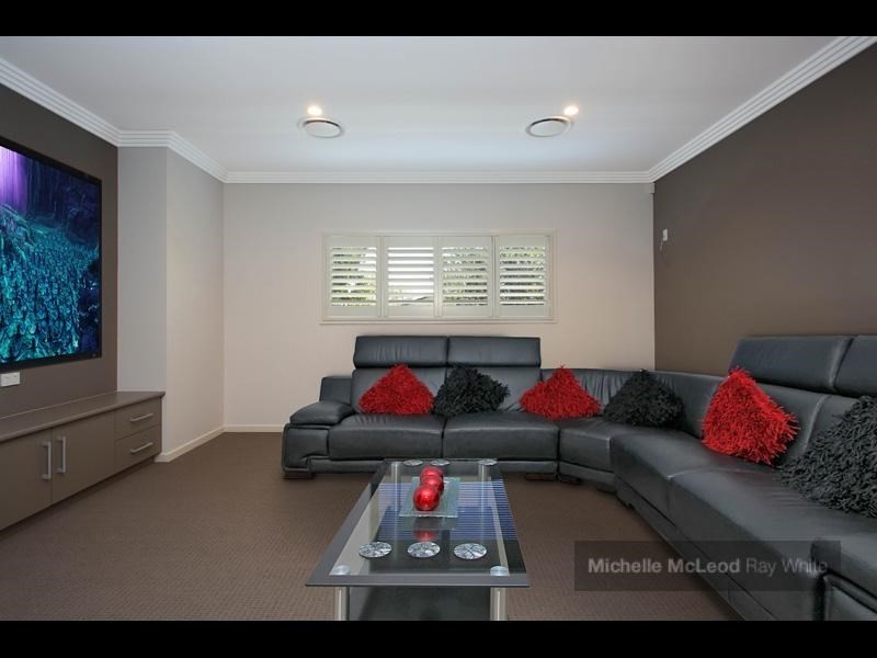 7 Tristania Road, Chapel Hill QLD 4069