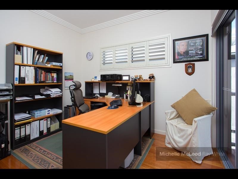 7 Tristania Road, Chapel Hill QLD 4069