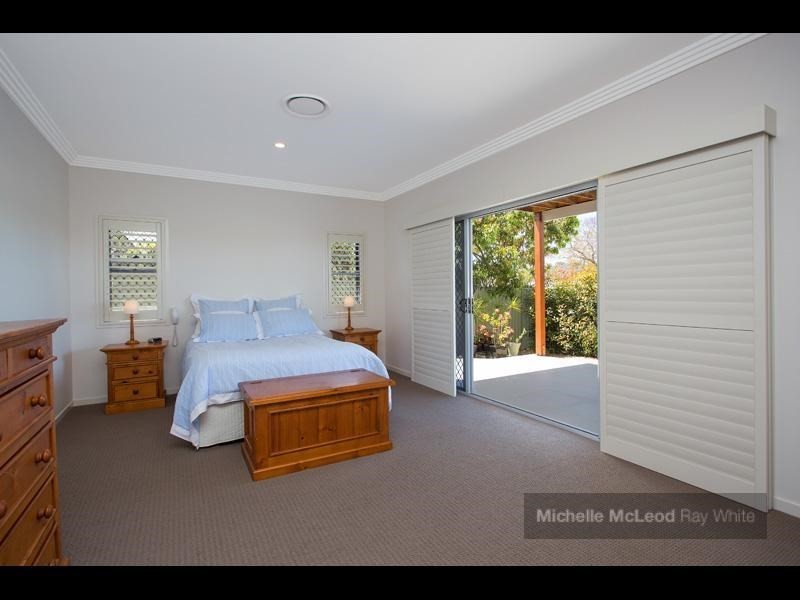 7 Tristania Road, Chapel Hill QLD 4069