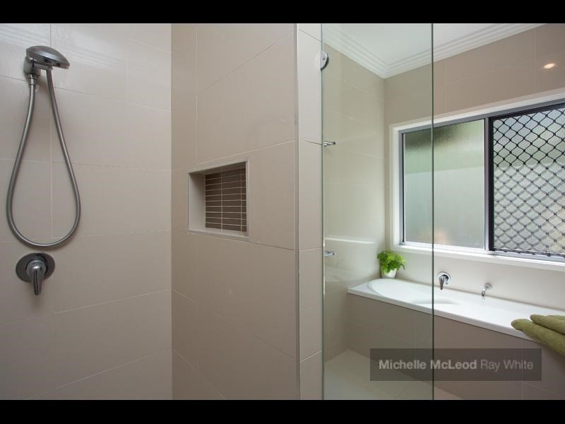 7 Tristania Road, Chapel Hill QLD 4069