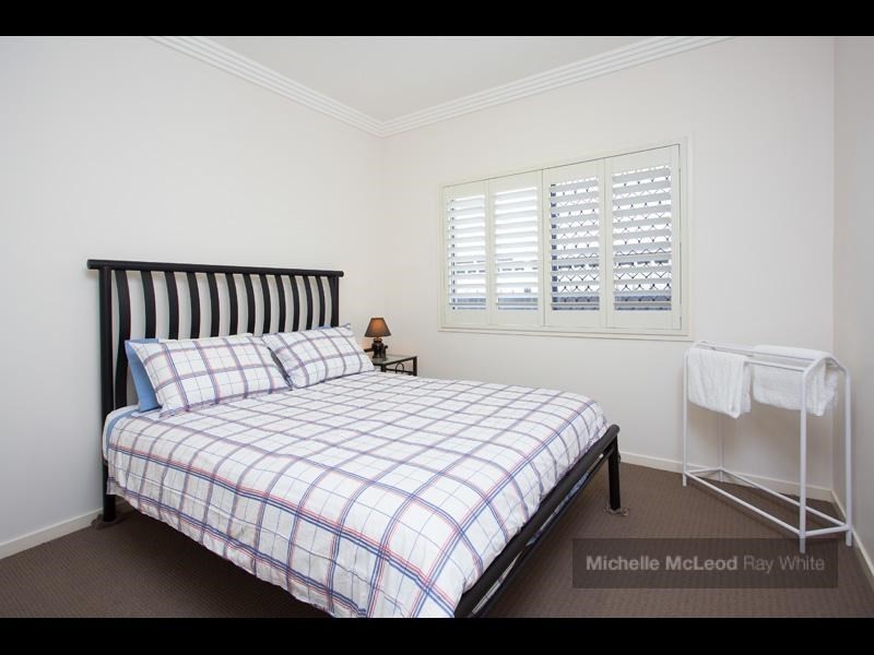7 Tristania Road, Chapel Hill QLD 4069