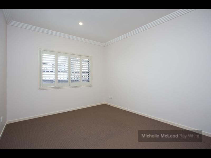 7 Tristania Road, Chapel Hill QLD 4069