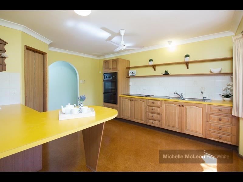 15 Welcome Street, Chapel Hill QLD 4069