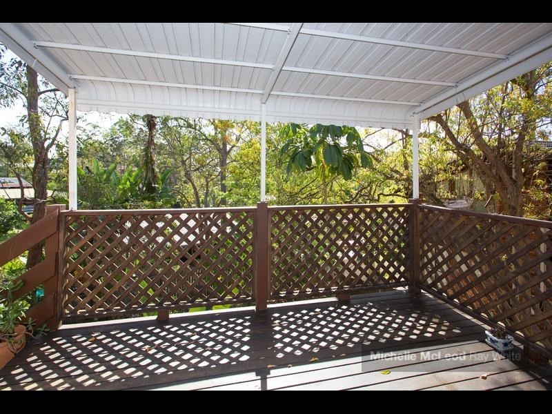 15 Welcome Street, Chapel Hill QLD 4069