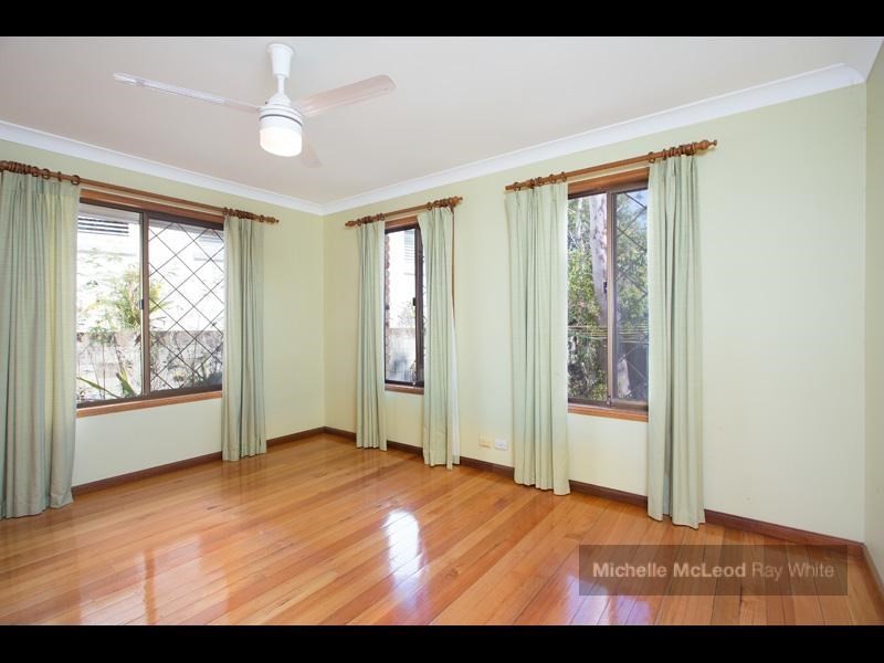 15 Welcome Street, Chapel Hill QLD 4069