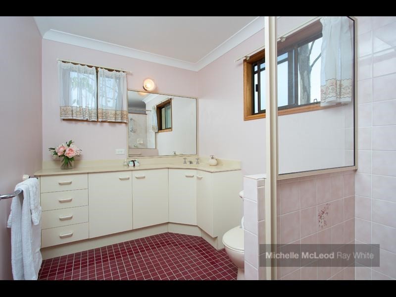 15 Welcome Street, Chapel Hill QLD 4069