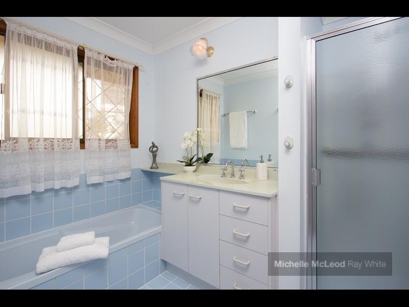 15 Welcome Street, Chapel Hill QLD 4069