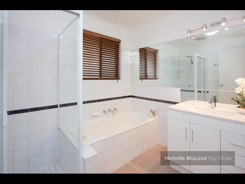 10 Dulhunty Street, Chapel Hill QLD 4069