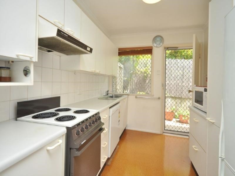 3/104 Carmody Road, St Lucia QLD 4067