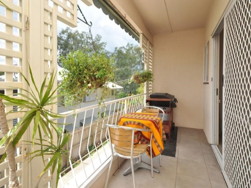 3/104 Carmody Road, St Lucia QLD 4067