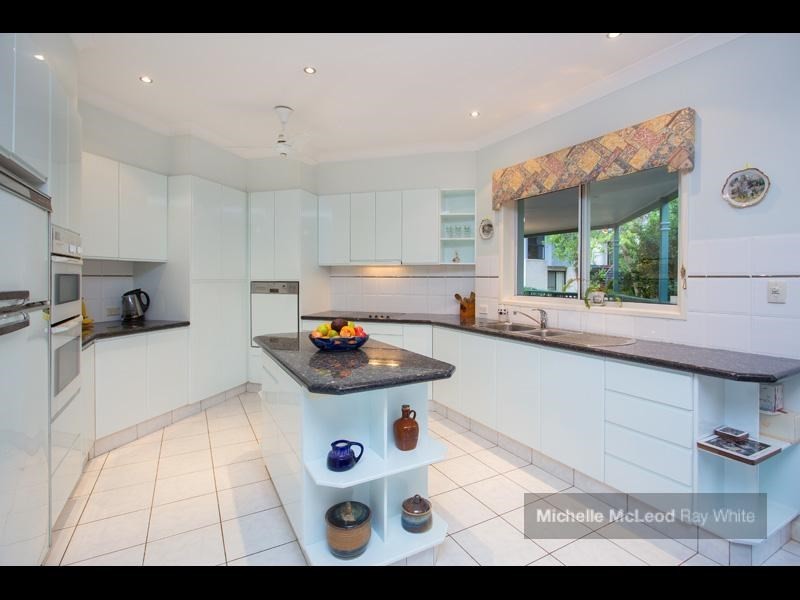 37 Shannan Place, Kenmore Hills QLD 4069