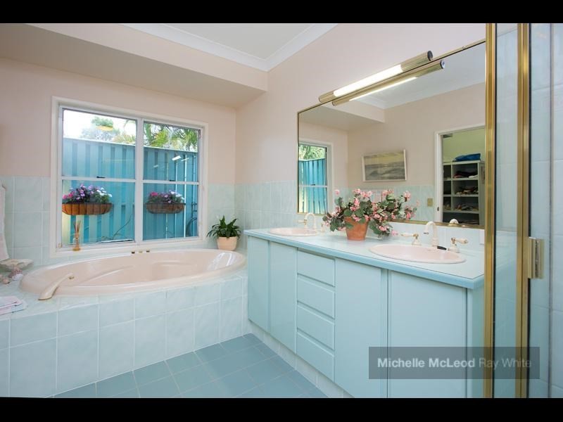 37 Shannan Place, Kenmore Hills QLD 4069