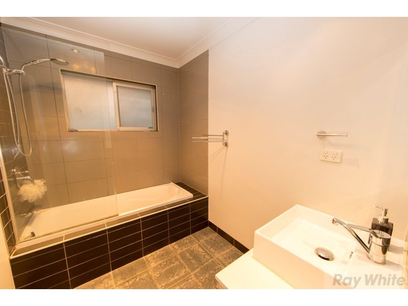 15 Foinaven Street, Kenmore QLD 4069