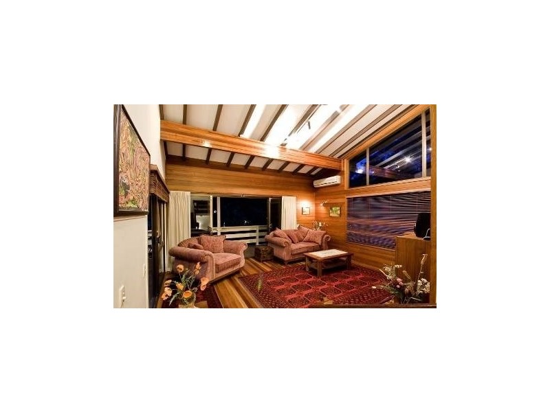 10 Marmindie Street, Chapel Hill QLD 4069