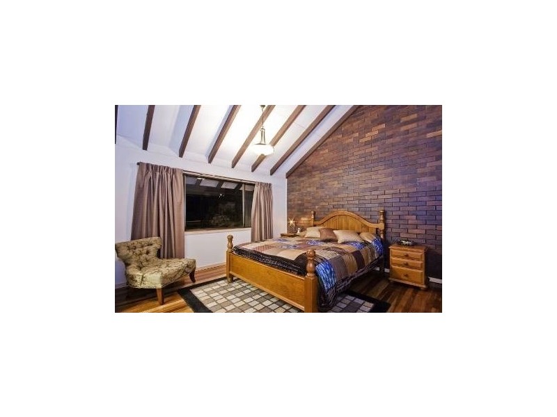 10 Marmindie Street, Chapel Hill QLD 4069