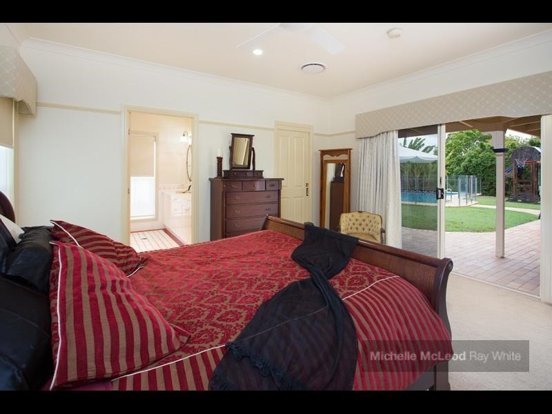 6 Goorna Close, Chapel Hill QLD 4069