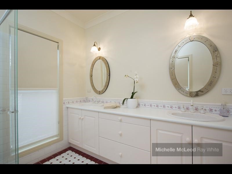 6 Goorna Close, Chapel Hill QLD 4069