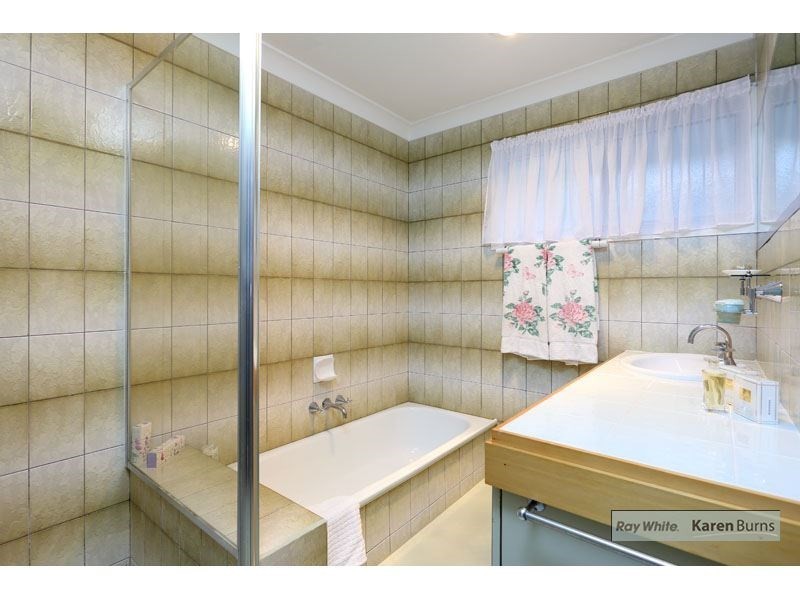 20 Cassandra Street, Chapel Hill QLD 4069