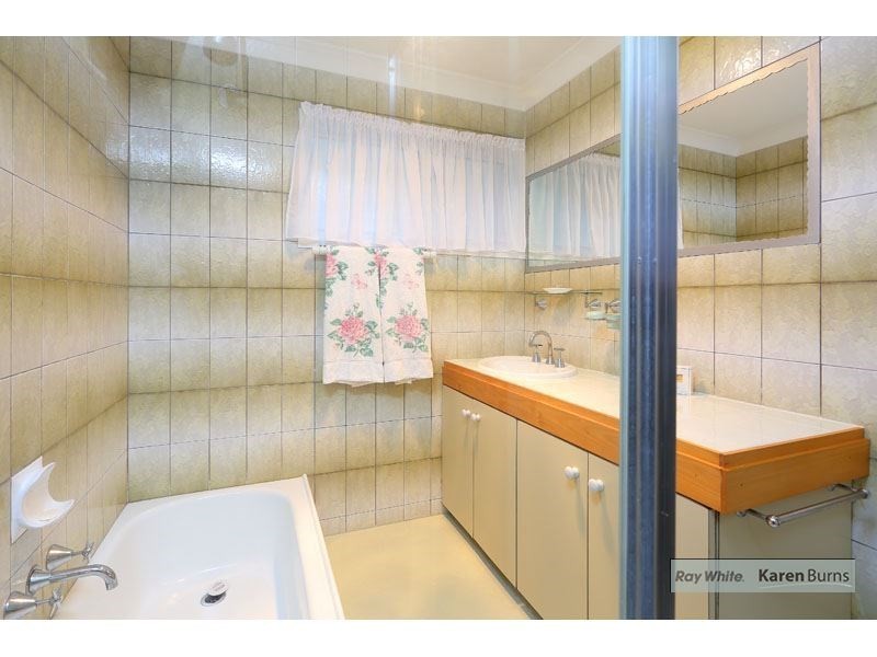 20 Cassandra Street, Chapel Hill QLD 4069