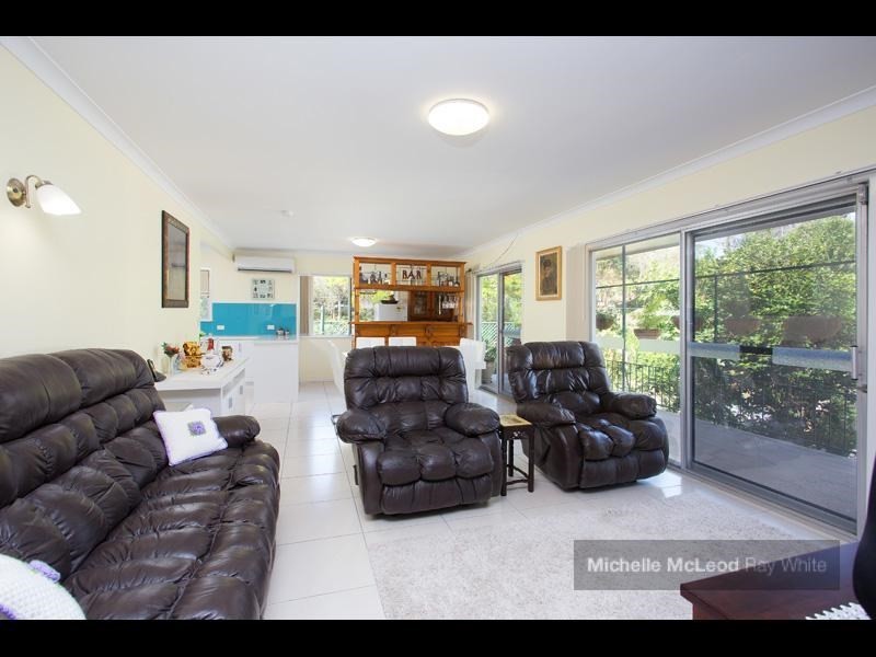 10 Praeger Street, Chapel Hill QLD 4069